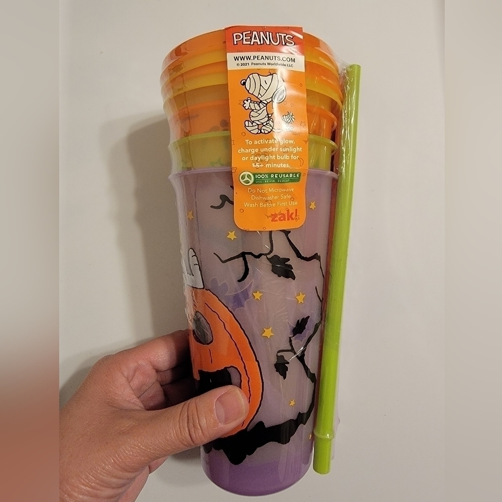 NWT Zak Halloween Peanuts 4 Pack Glow in the Dark Reusable Drinkware